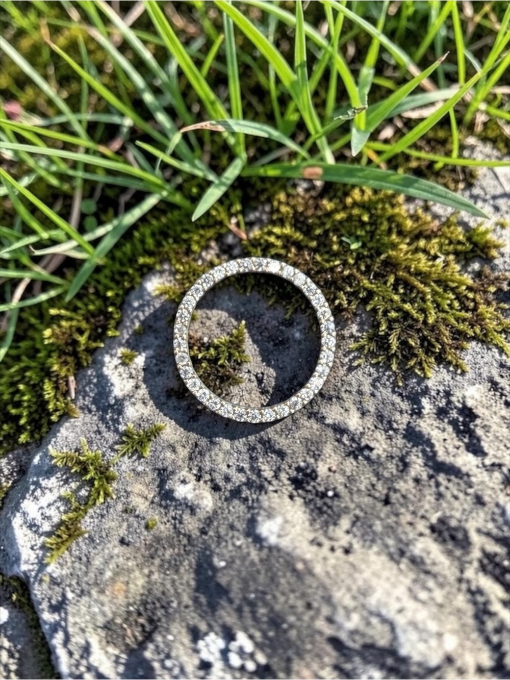 10k Gold Diamond Circle Pendant